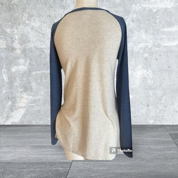 Women’s long sleeve Patriots shirt. SIZE M. NFL Team Apparel. - Picture 2 of 3